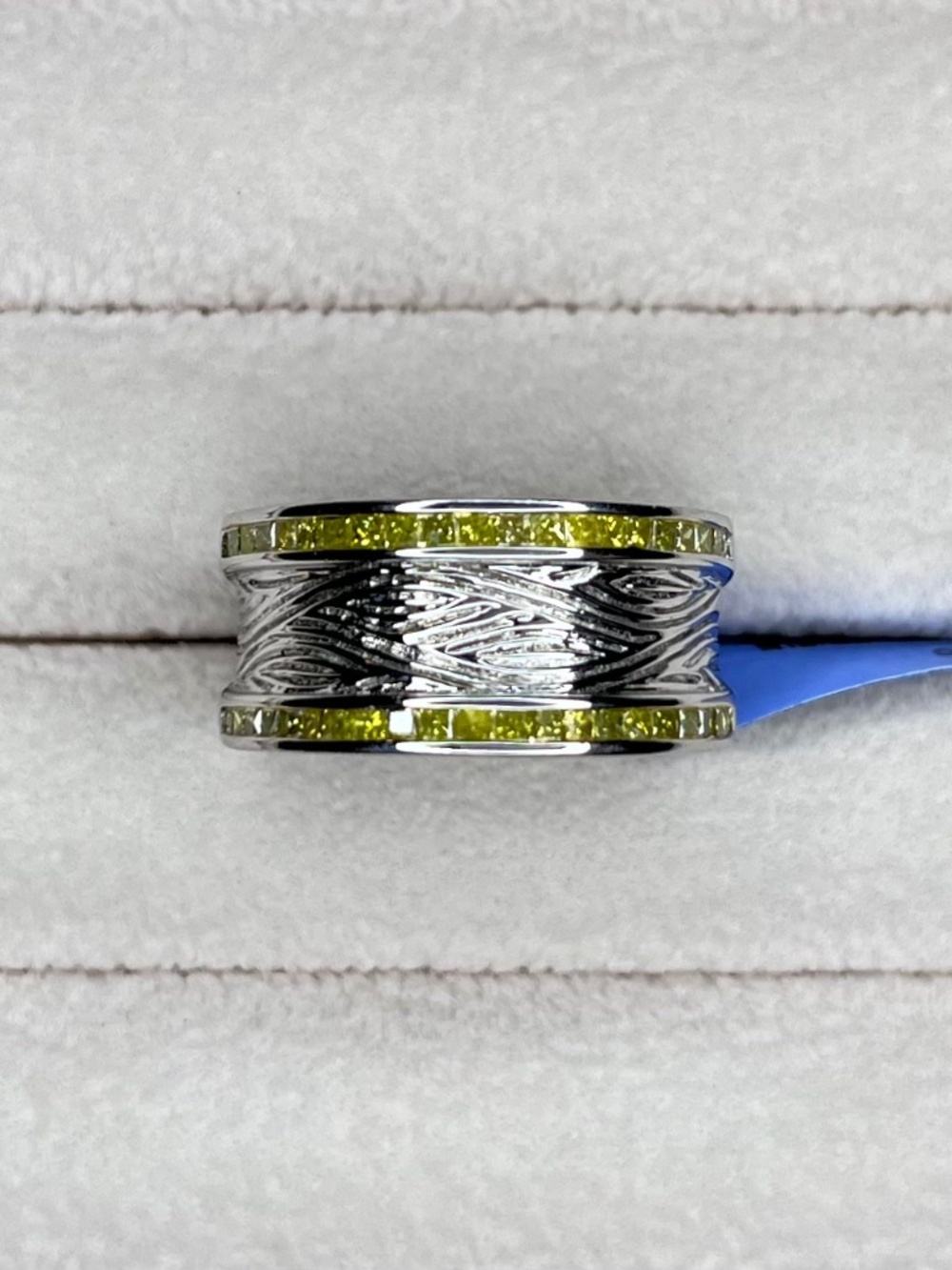R069 | Natural Yellow Diamond Carved Band